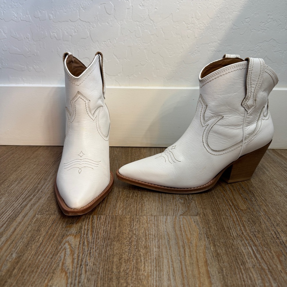 Thursday Boot Co. Sedona Country Star White Leather Western Ankle Boots 9.5